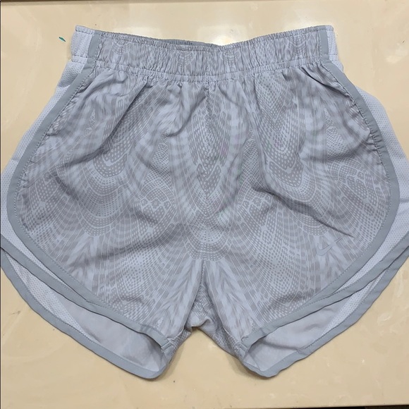 Women’s Nike Shorts - Picture 1 of 3